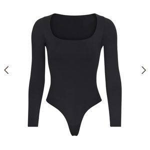 🔥SKIMS Essential Long Sleeve Scoop Neck Bodysuit NWOT - Onyx